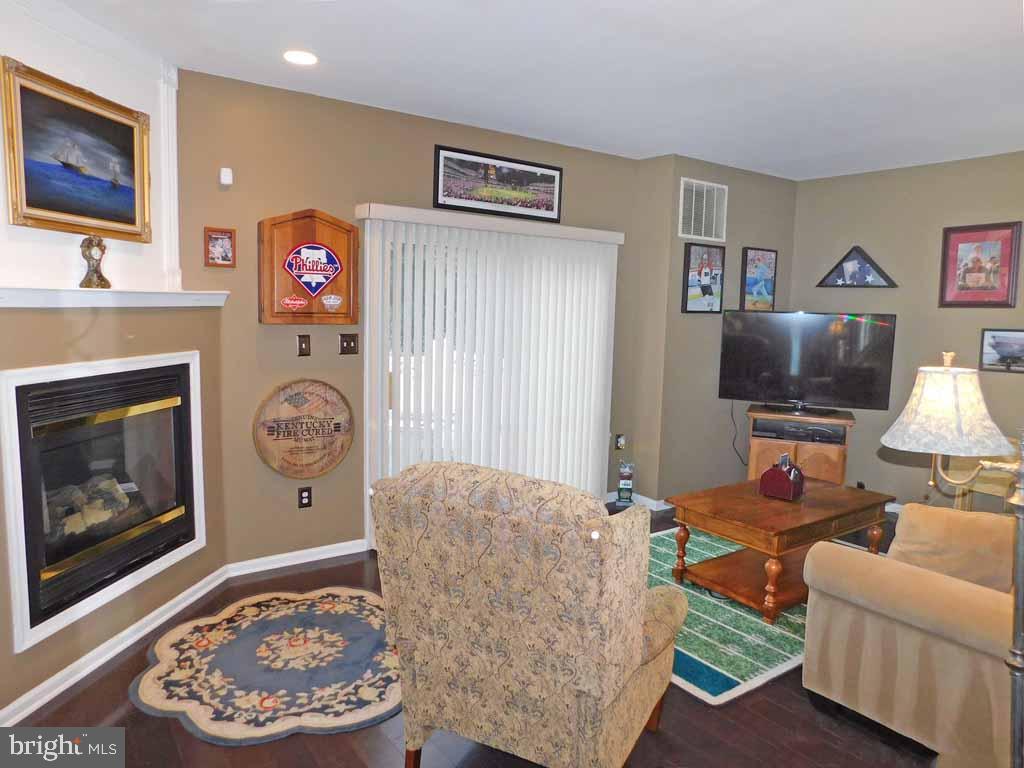 12047 Sewell Road Philadelphia, PA 19116 - Photo 5 of 37
