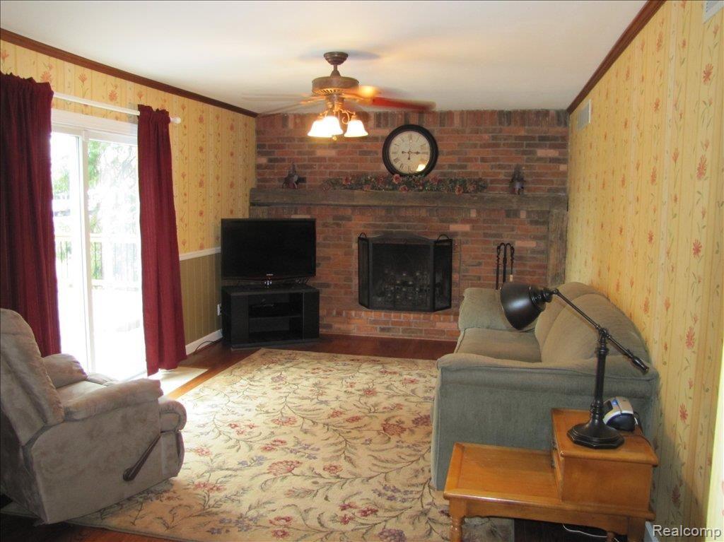 3199 West Maple Road Wixom, MI 48393 - Photo 2 of 15 Family Room
