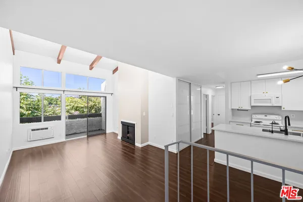 $3,400 | 4900 Overland Avenue, Unit 270, Culver City, CA 90230