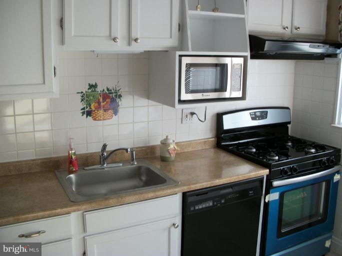 8437 Kavanagh Road Dundalk, MD 21222 - Photo 12 of 29 Great Kitchen w/tile backsplash
