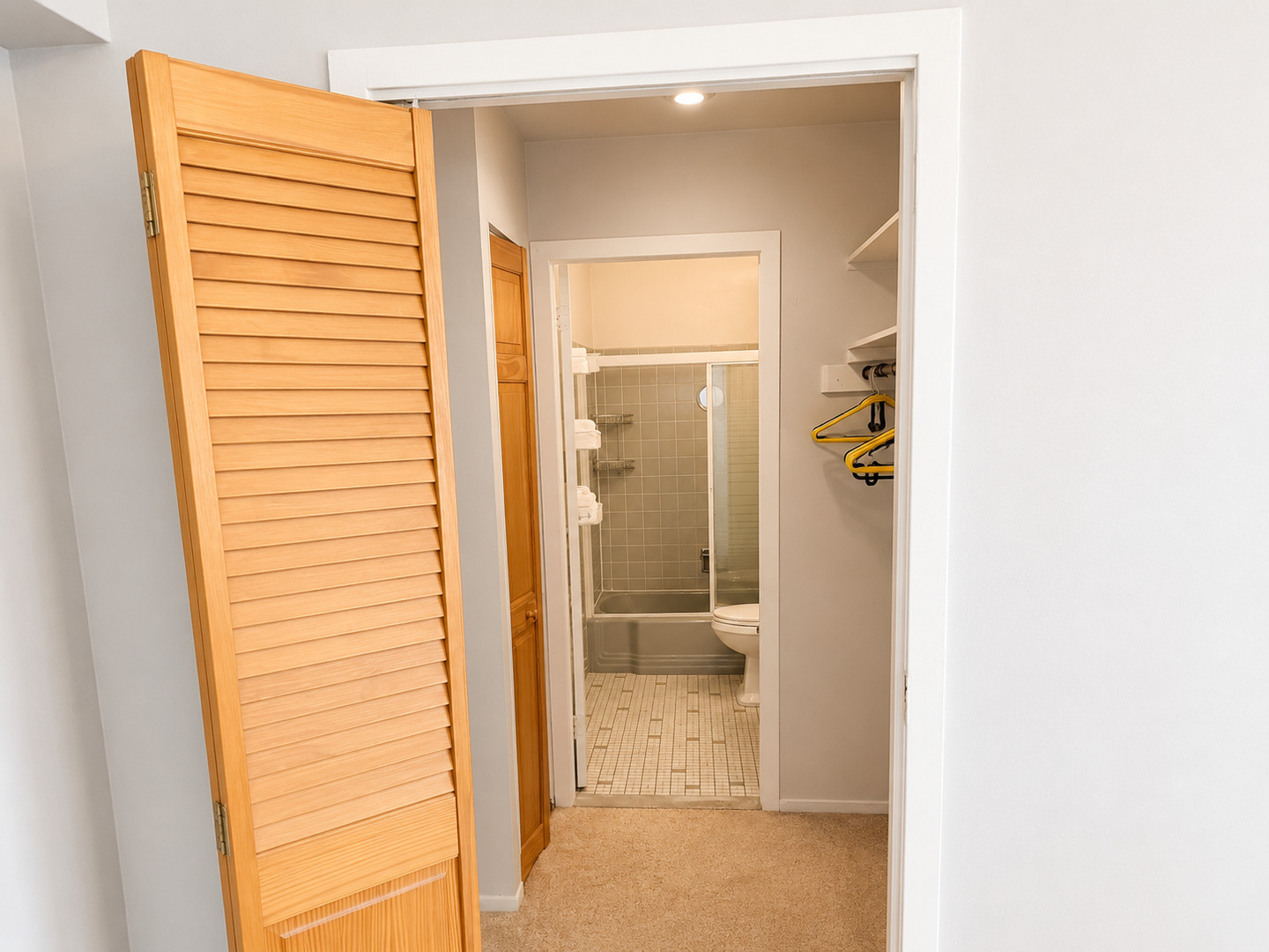 5701 North Sheridan Road, Unit 16N Chicago, IL 60660 - Photo 13 of 19