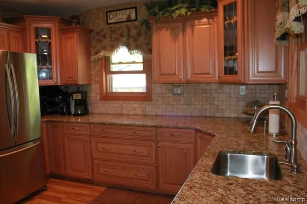 3173 North Custer Road Monroe, MI 48162 - Photo 9 of 33 IMG_8872.jpg