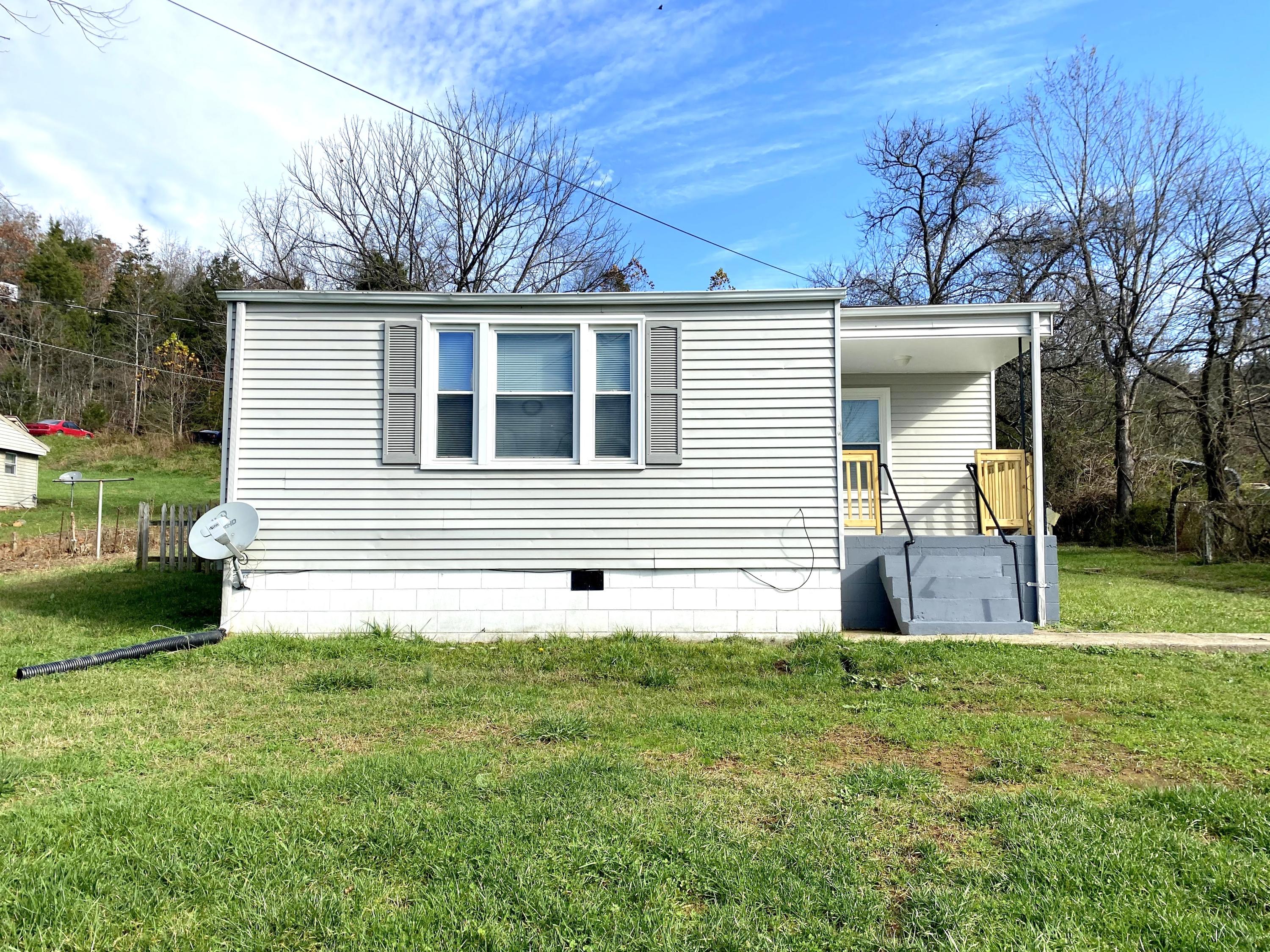 8623 Plantation Road Roanoke, VA 24019 - Photo 2 of 33 IMG_7705