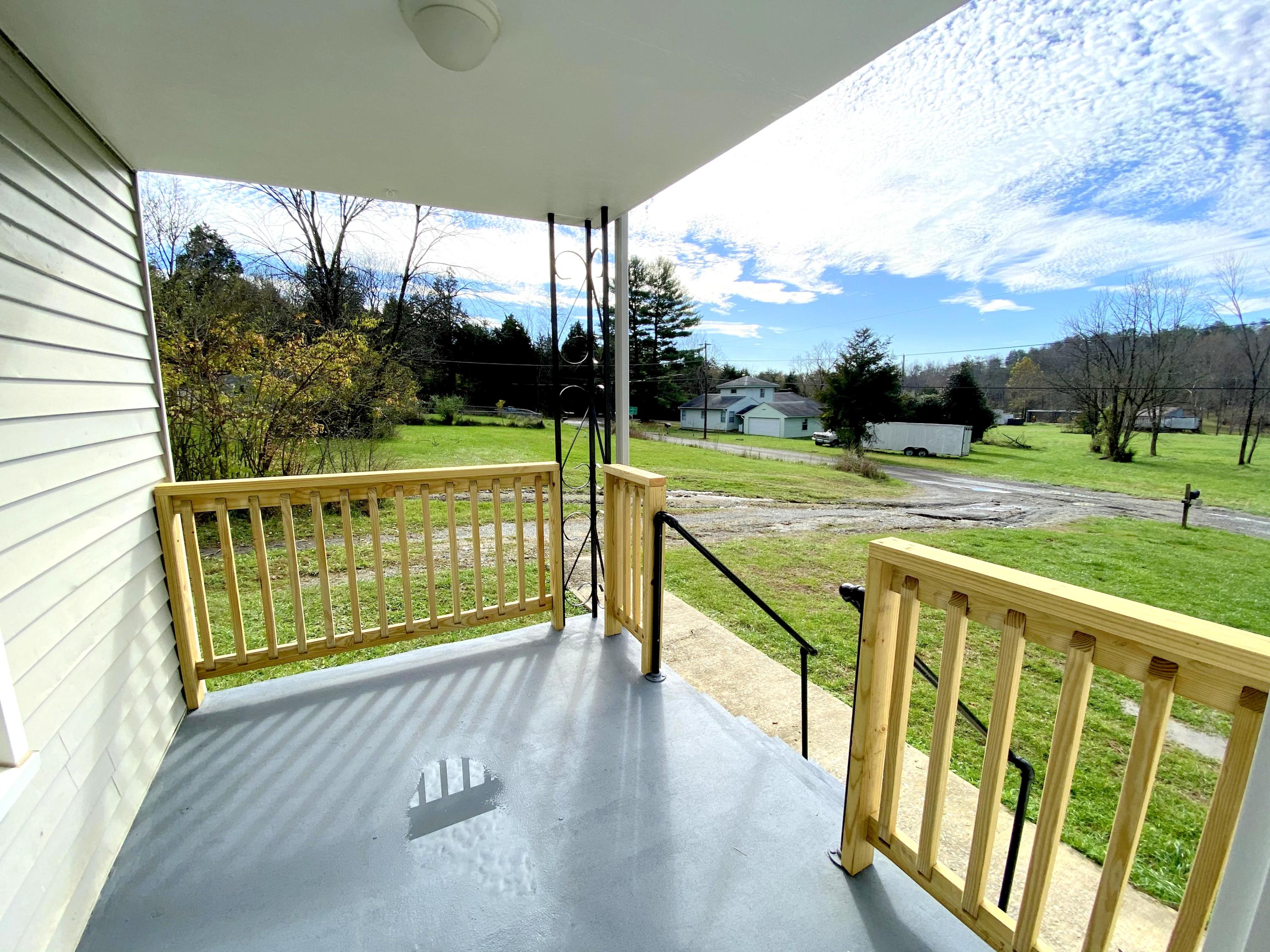 8623 Plantation Road Roanoke, VA 24019 - Photo 3 of 33 IMG_7767