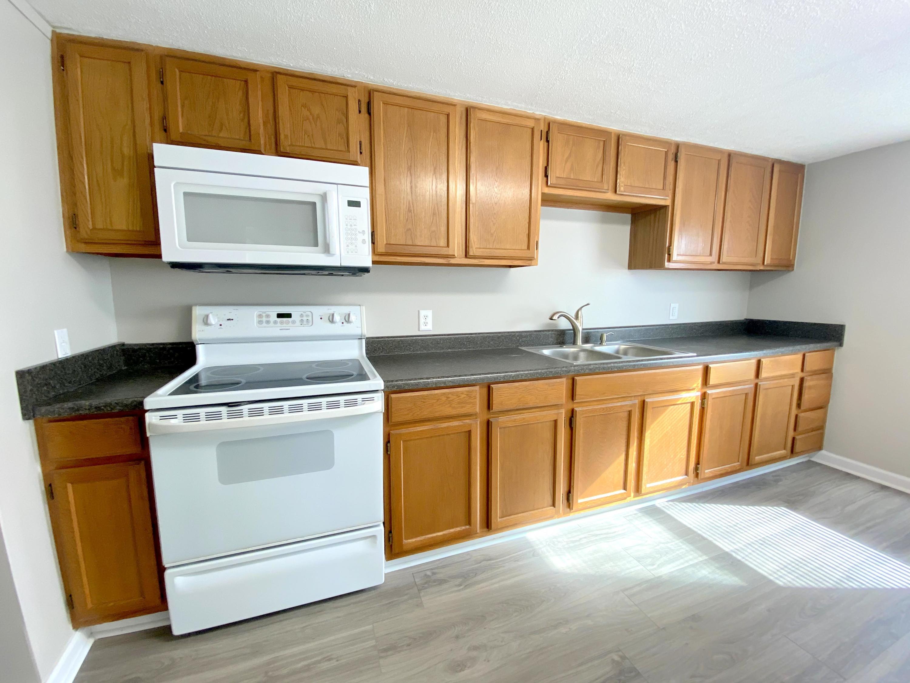 8623 Plantation Road Roanoke, VA 24019 - Photo 8 of 33 IMG_7717