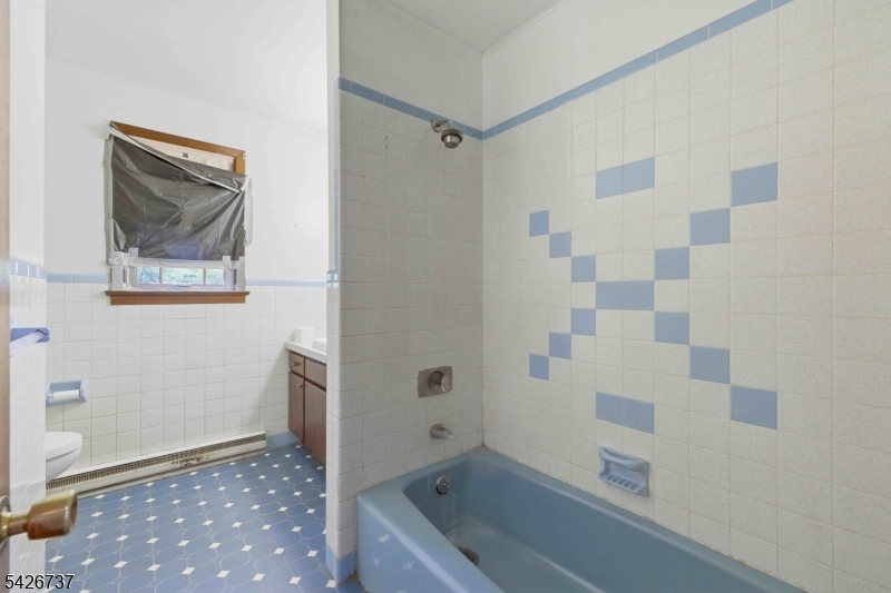117 Linaberry Road Columbia, NJ 07832 - Photo 21 of 36 a bathroom with a bathtub and a shower