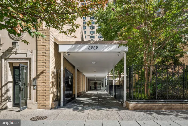 $415,000 | 1919 Chestnut Street, Unit 707, Philadelphia, PA 19103