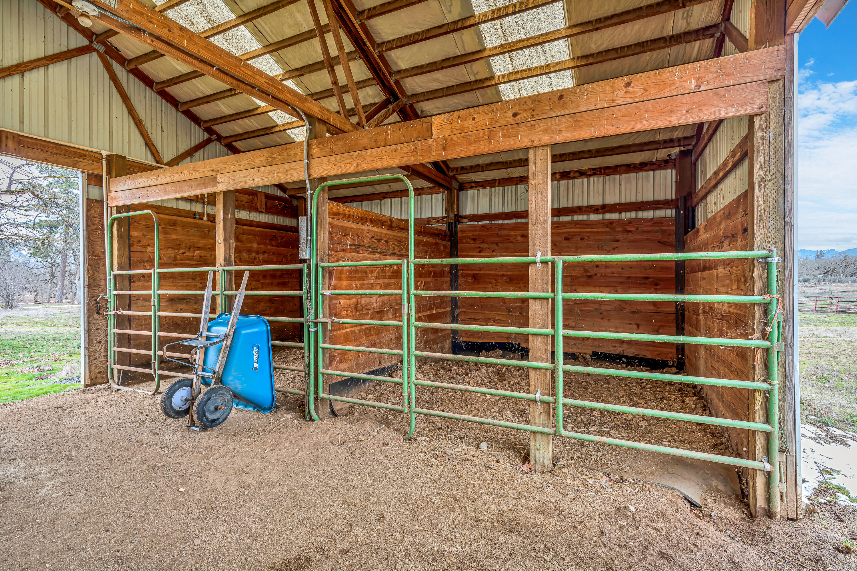 11001 Meadows Road White City, OR 97503 - Photo 38 of 60 9R9A6354