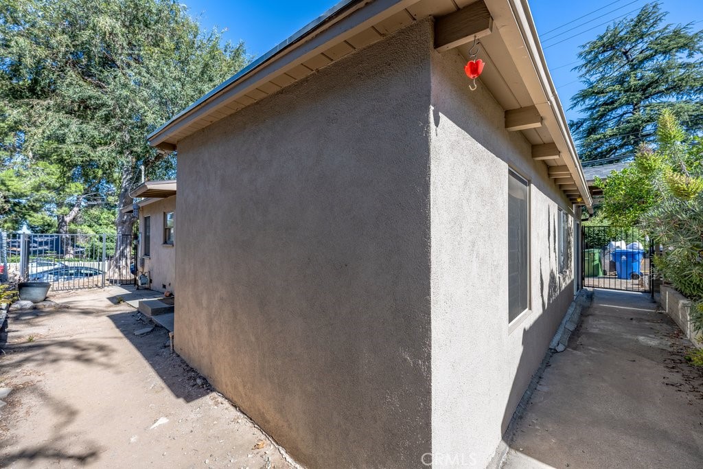 10652 Commerce Avenue Tujunga, CA 91042 - Photo 6 of 33
