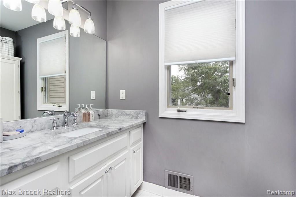 1796 Chase Drive Rochester, MI 48307 - Photo 26 of 33