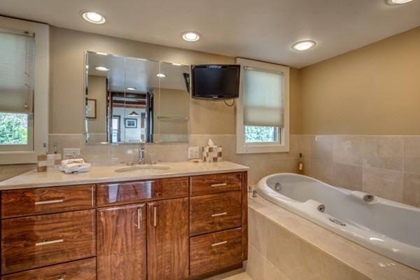 35 Manataug Trail Marblehead, MA 01945 - Photo 18 of 29 Gallery Image 18