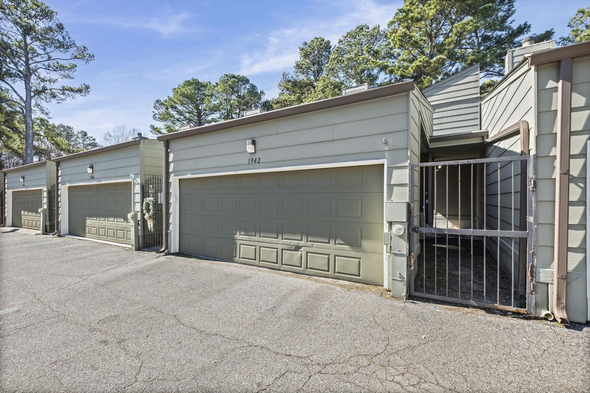1942 Allenby Road Germantown, TN 38139 - Photo 31 of 34 Garage featuring a gate