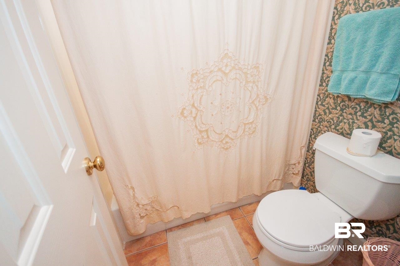 8779 Pine Run Daphne, AL 36527 - Photo 17 of 40 Guest Bath