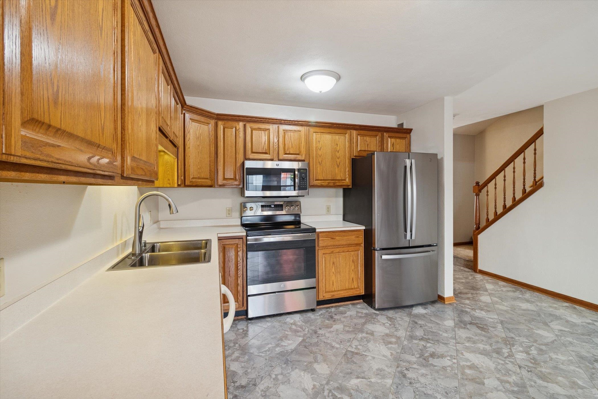 2339 Effingham Way Sun Prairie, WI 53590 - Photo 11 of 34