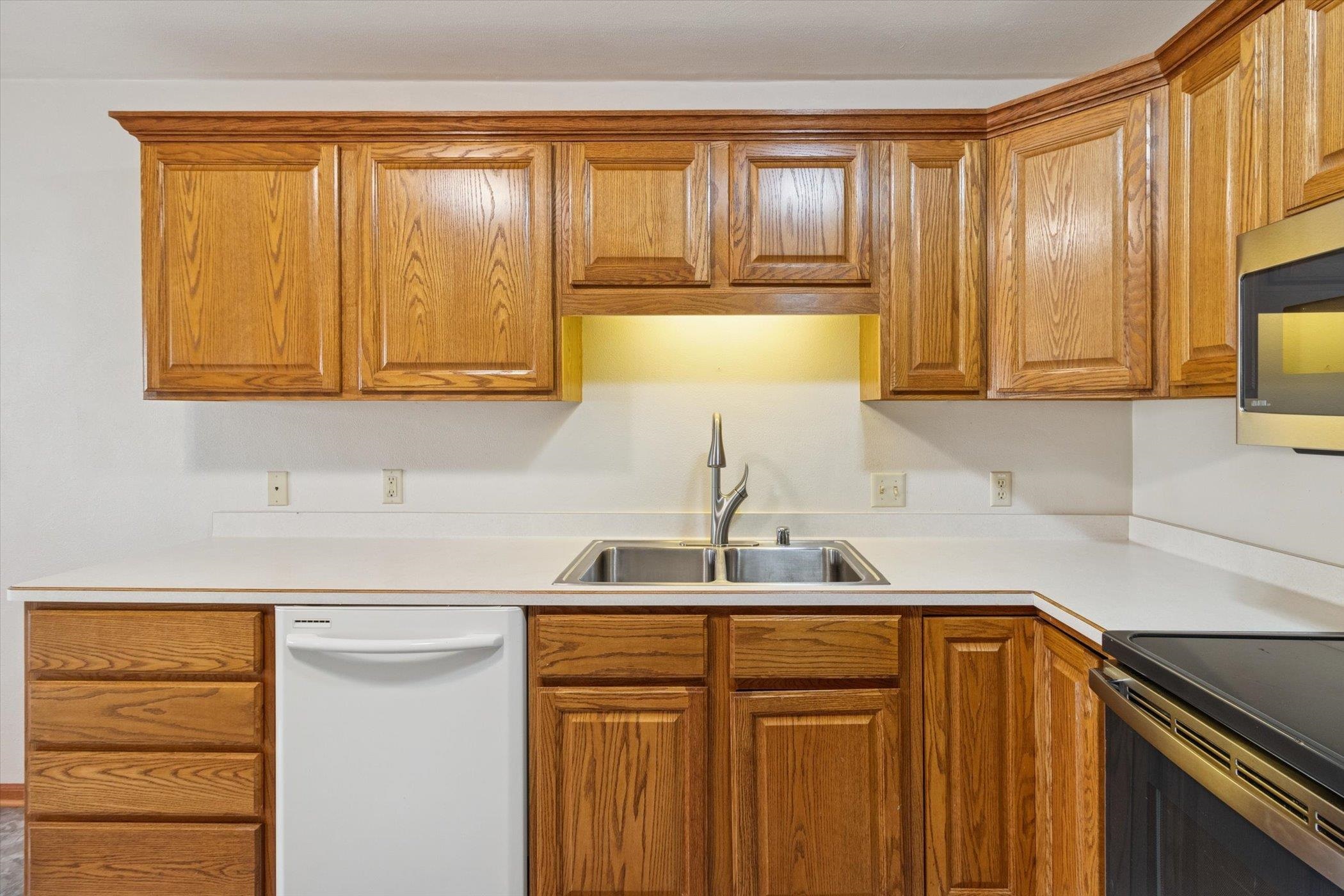 2339 Effingham Way Sun Prairie, WI 53590 - Photo 13 of 34