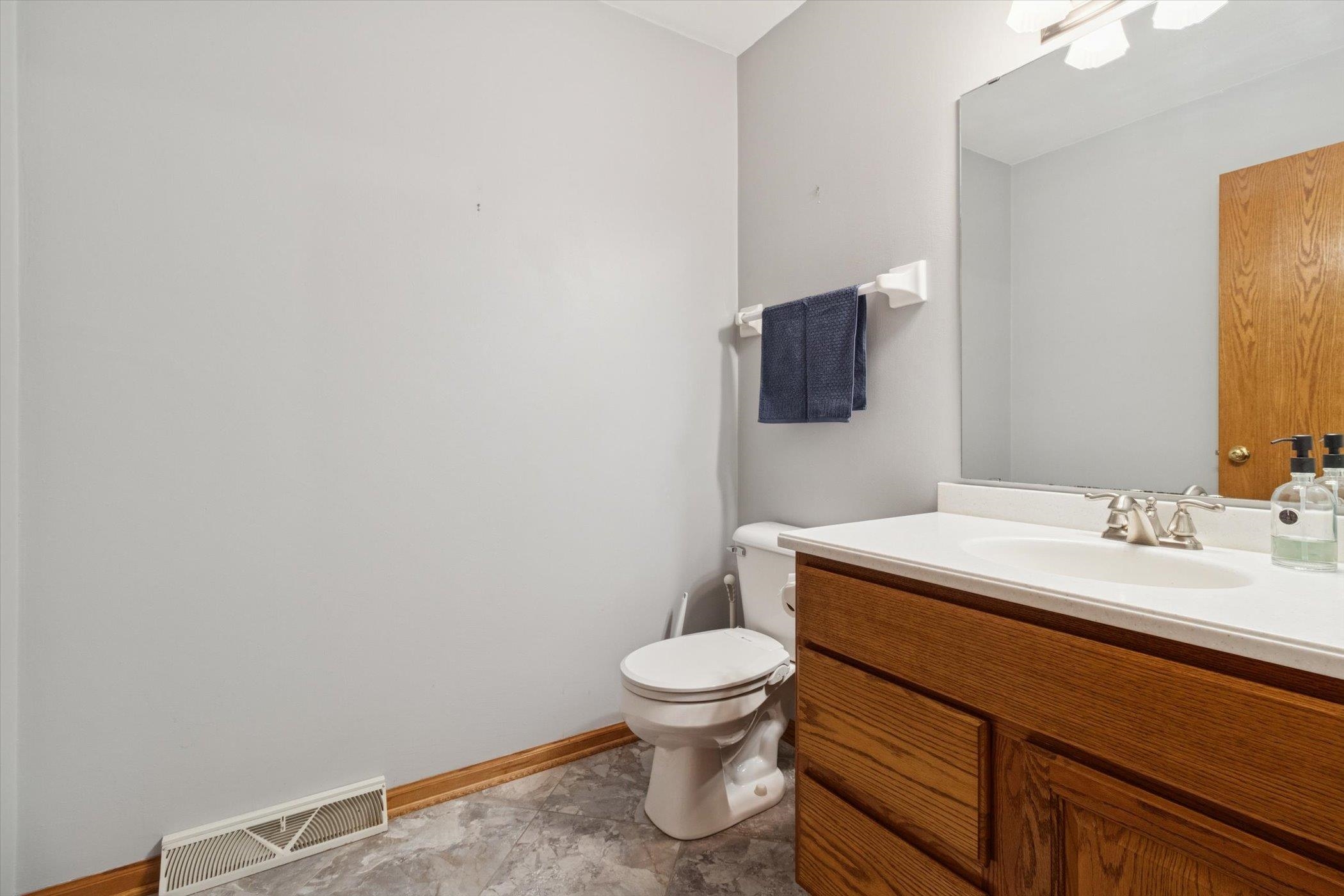 2339 Effingham Way Sun Prairie, WI 53590 - Photo 14 of 34