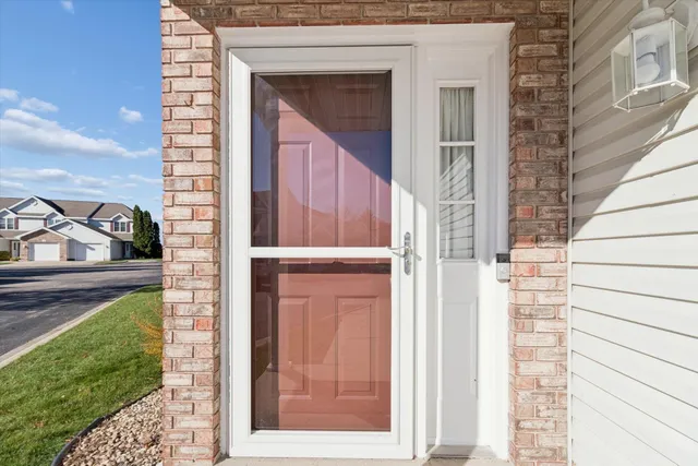 $284,900 | 2339 Effingham Way, Sun Prairie, WI 53590