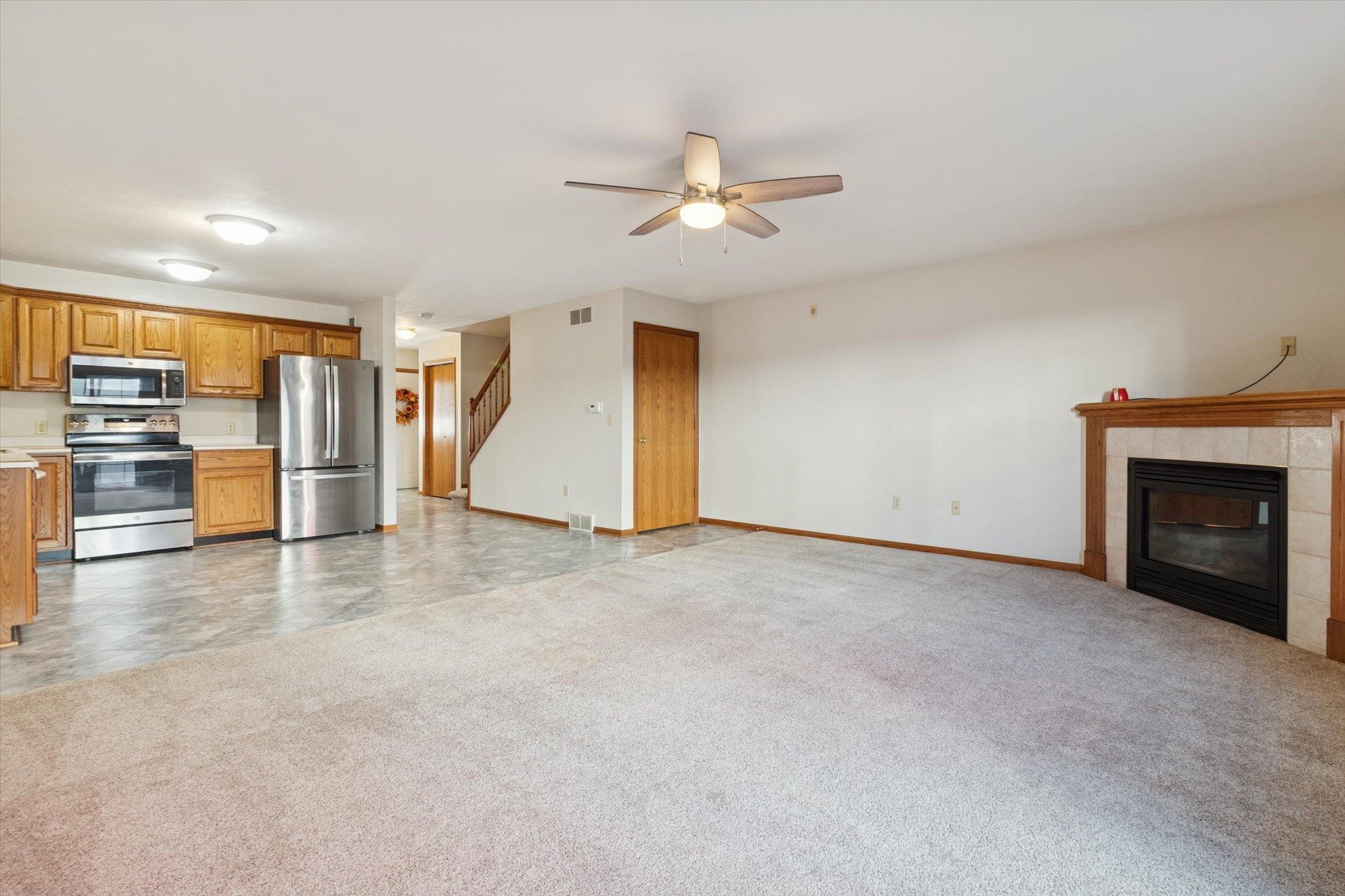 2339 Effingham Way Sun Prairie, WI 53590 - Photo 8 of 34