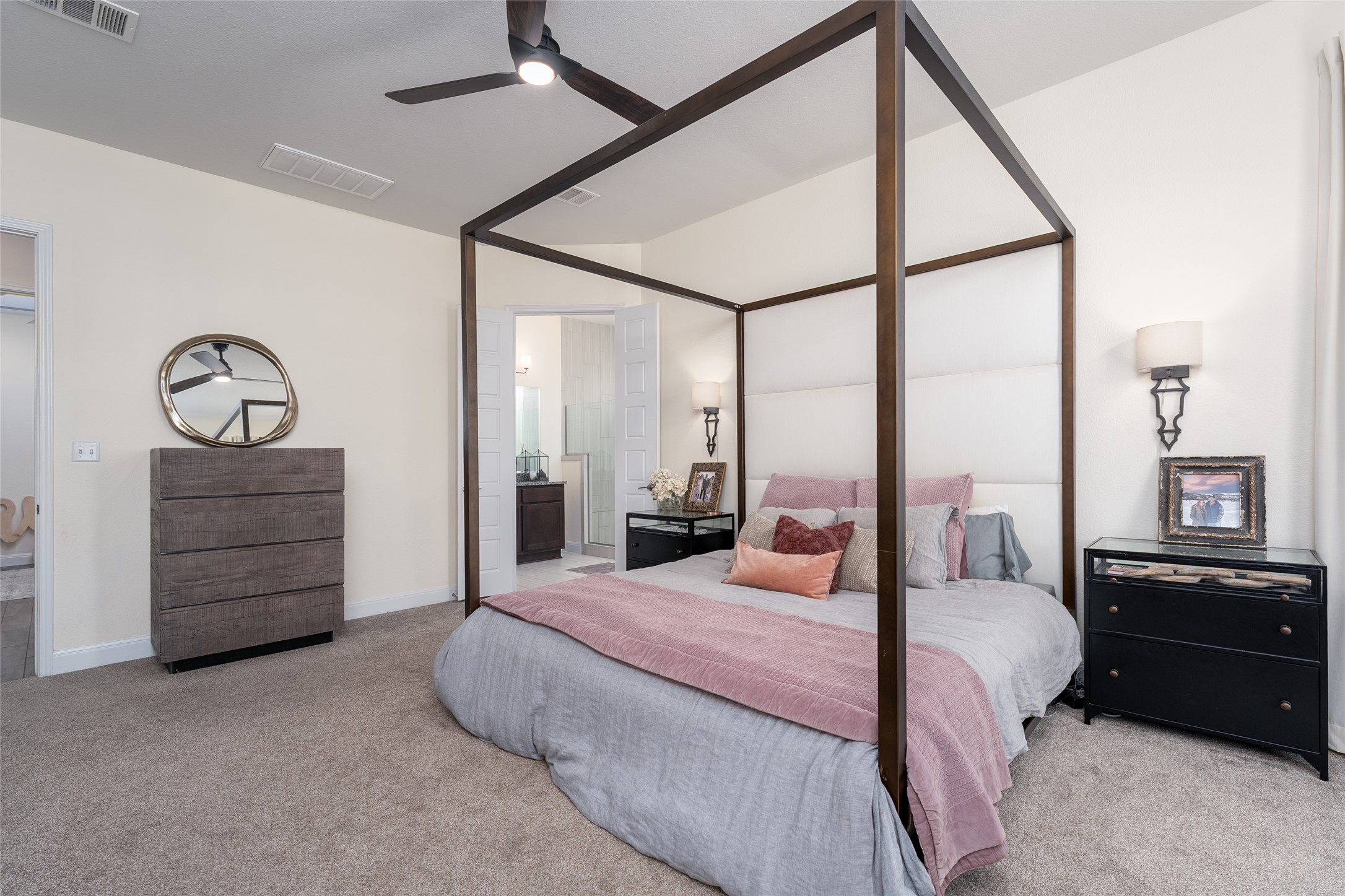 1225 Grassy Field Road Austin, TX 78737 - Photo 28 of 40 Bedroom featuring light carpet, ensuite bath, baseboards, and a ceiling fan
