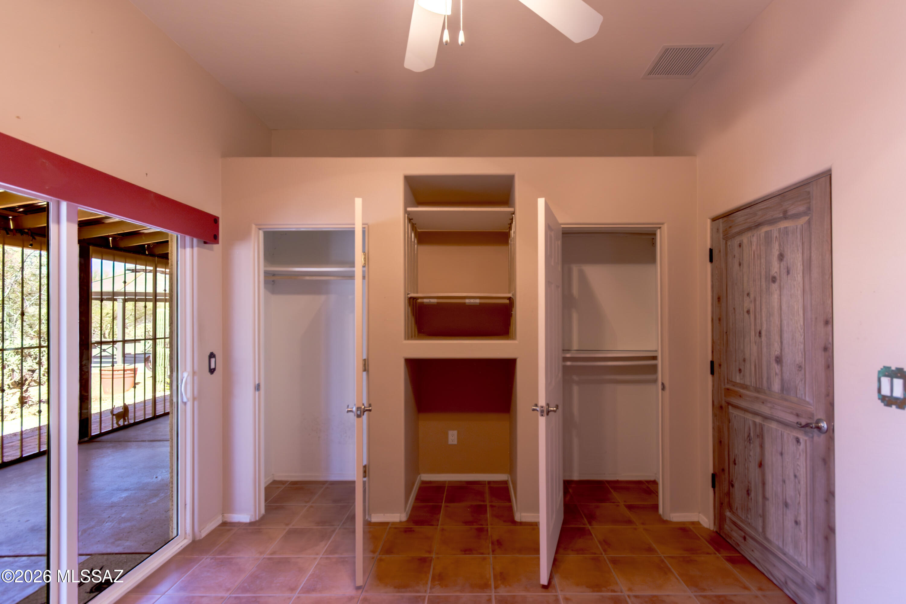 3002 West Oasis Road Tucson, AZ 85742 - Photo 21 of 49 Guest Bed Both Closets 3002