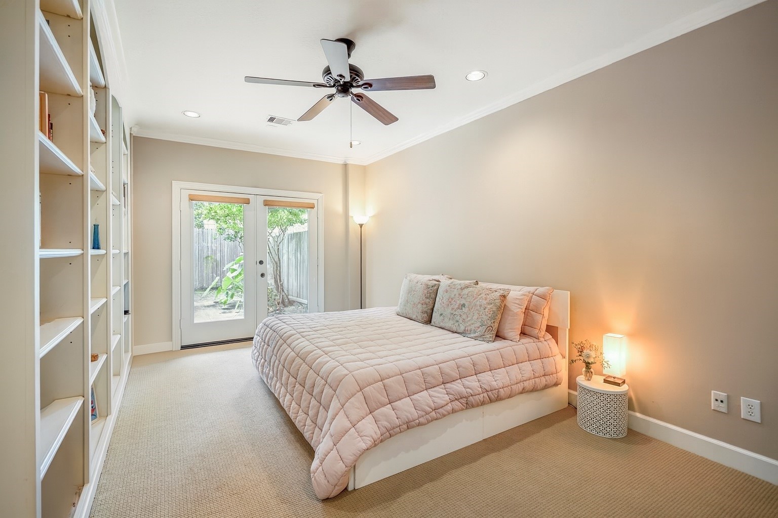 1013 Crocker Street Houston, TX 77019 - Photo 22 of 28 1st floor bedroom