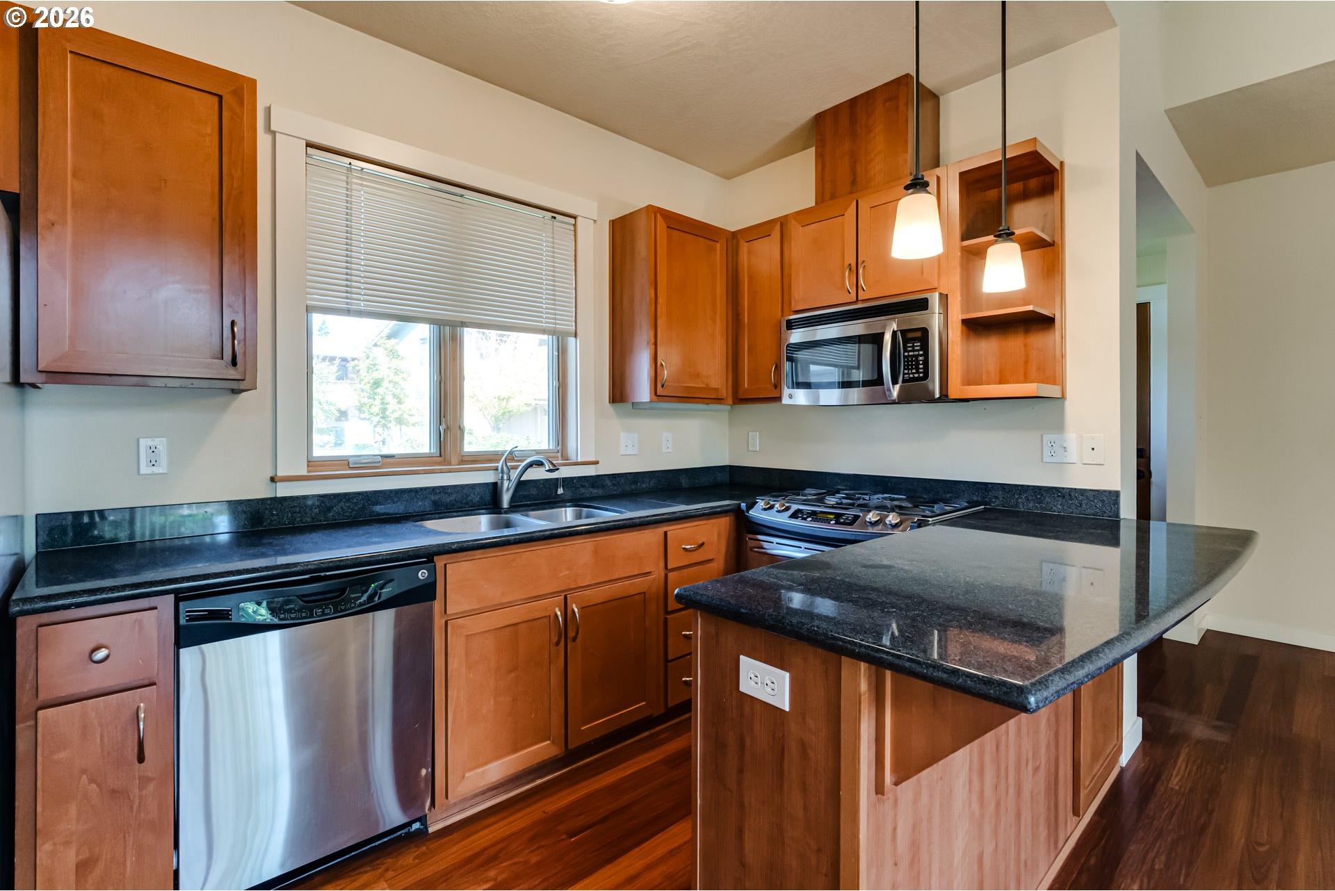 1455 Perdue Loop Eugene, OR 97401 - Photo 8 of 31 Gallery Image 8