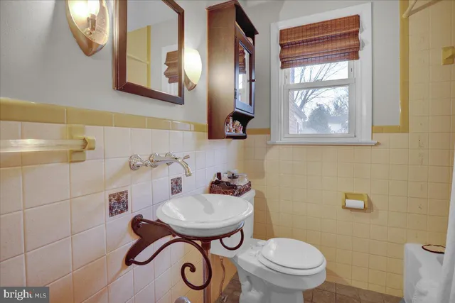 $330,000 | 329 Dahlia Road, Lancaster, PA 17602