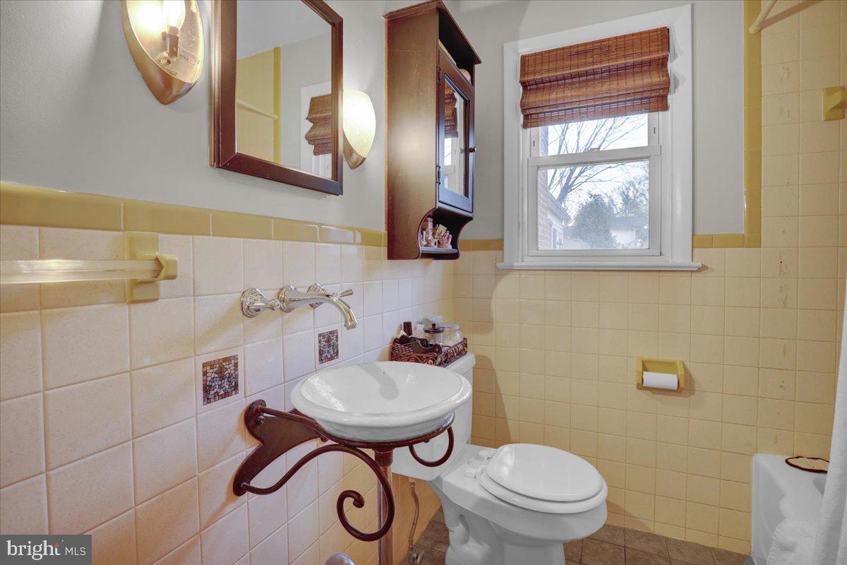 329 Dahlia Road Lancaster, PA 17602 - Photo 10 of 24 a bathroom with a sink a toilet and a mirror
