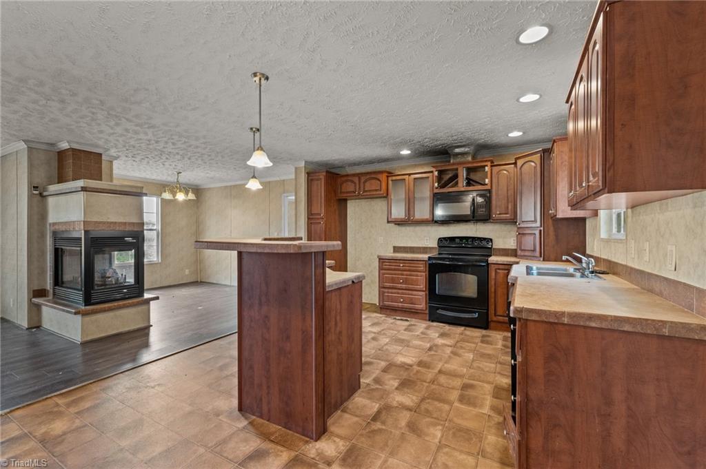 805 Sardis Church Road Madison, NC 27025 - Photo 5 of 38 Kitchen with lots of counterspace and Center Island