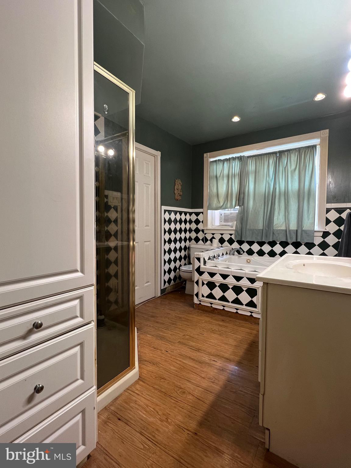 8640 Lowell Road Pomfret, MD 20675 - Photo 5 of 18 Oversized Dual-Entry Luxury Bath w/Soaking Tub