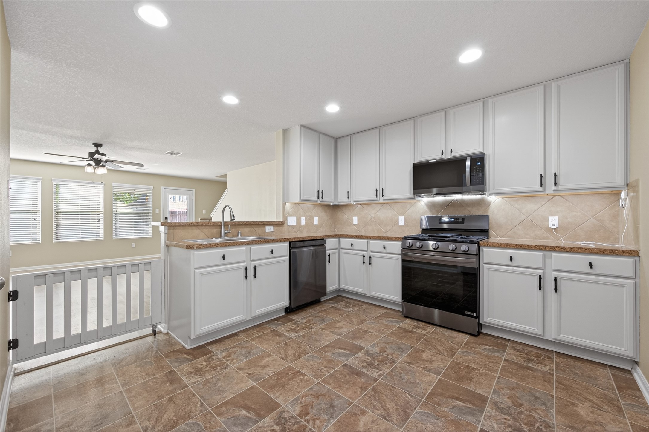 9940 Swallow Drive Conroe, TX 77385 - Photo 9 of 30 Kitchen with updated hardware, recessed can lights, and appliances.
