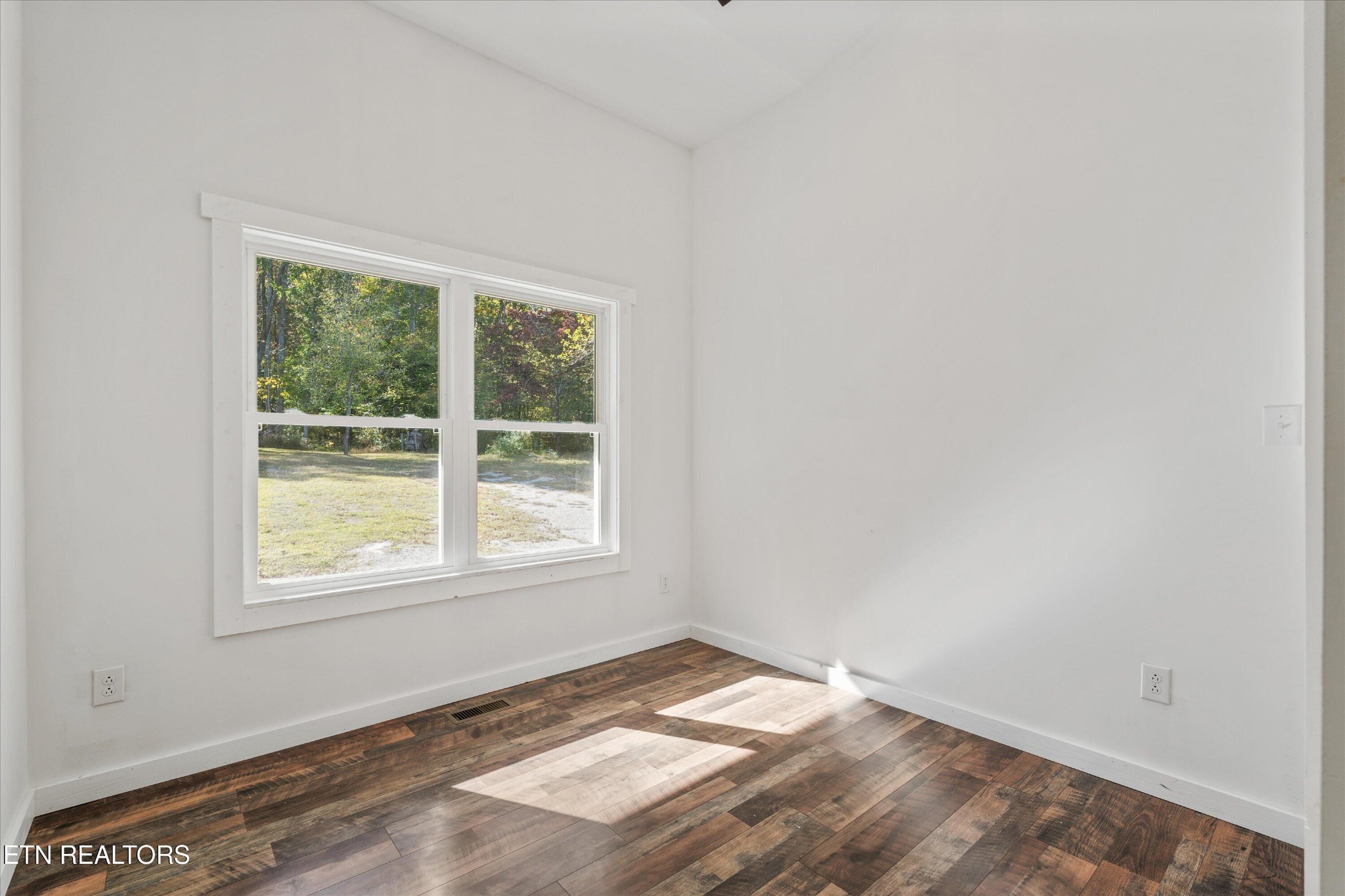 620 East Norris Point Road La Follette, TN 37766 - Photo 28 of 48 an empty room with a window