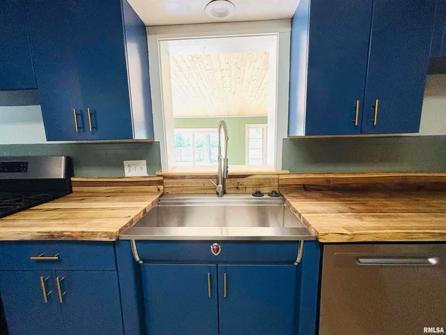 $129,000 | 702 South Dixon Avenue, Carbondale, IL 62901