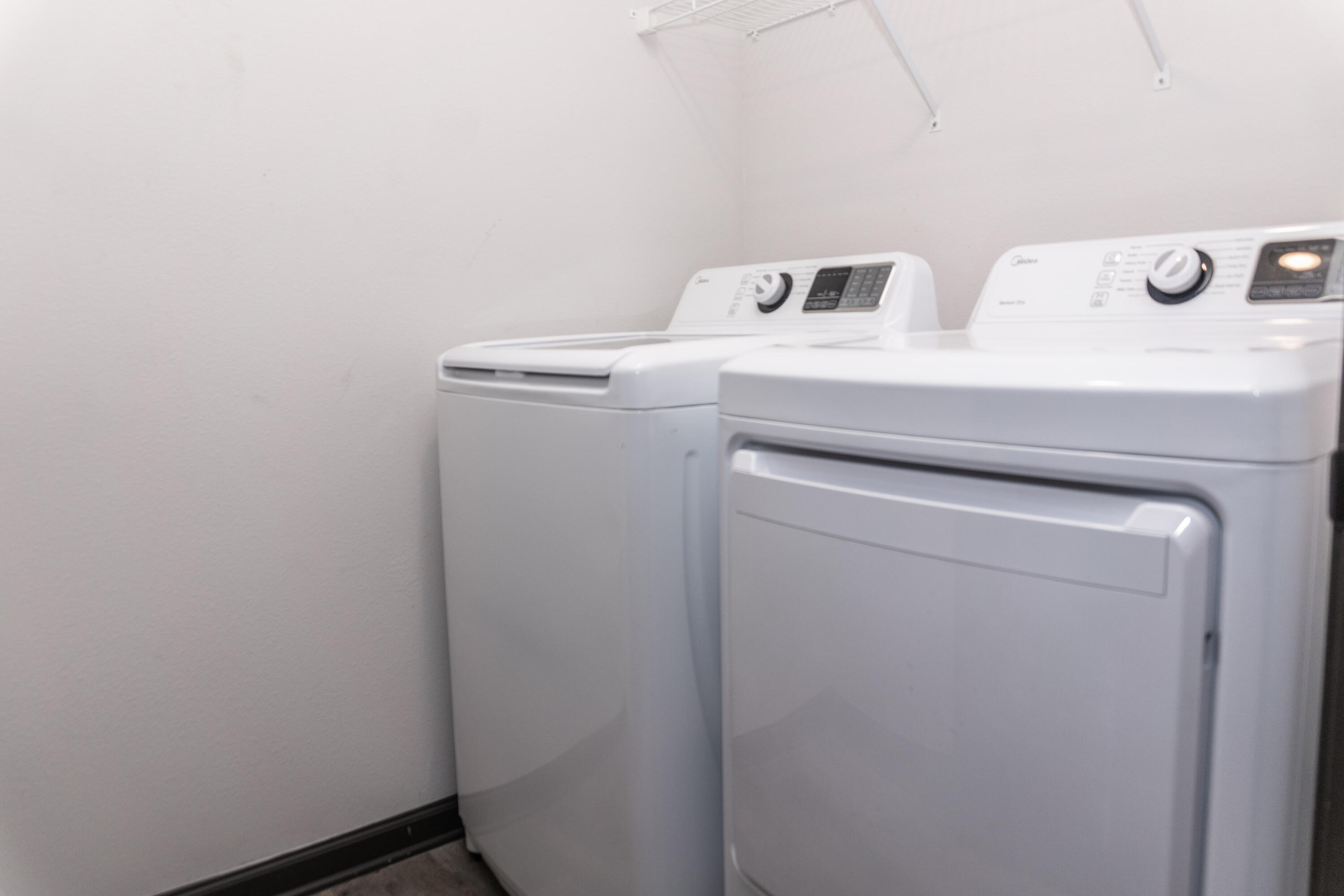 3476 Sparco Drive Crestview, FL 32539 - Photo 6 of 27 a utility room with dryer and washer