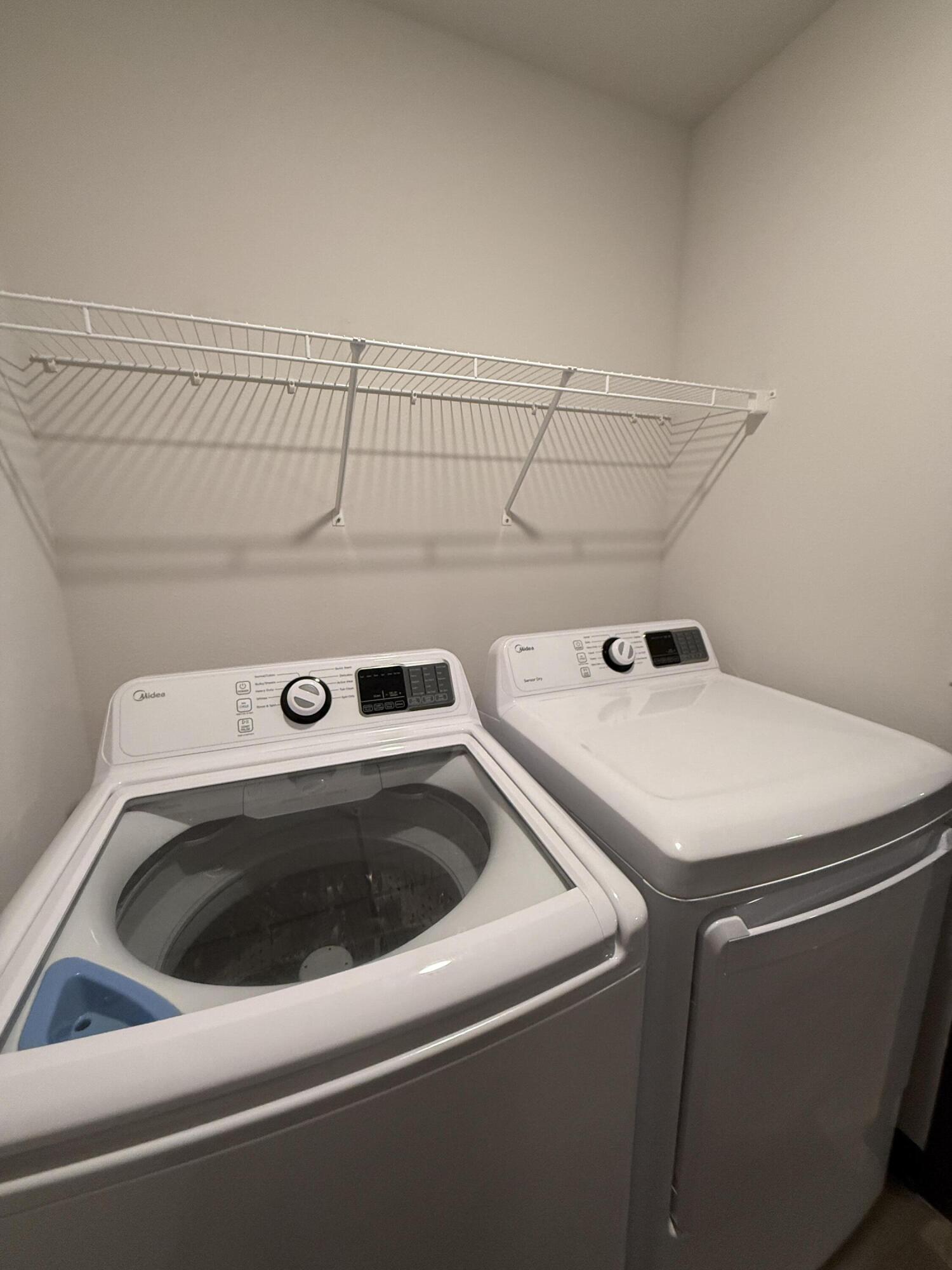 3476 Sparco Drive Crestview, FL 32539 - Photo 7 of 27 a utility room with dryer and washer