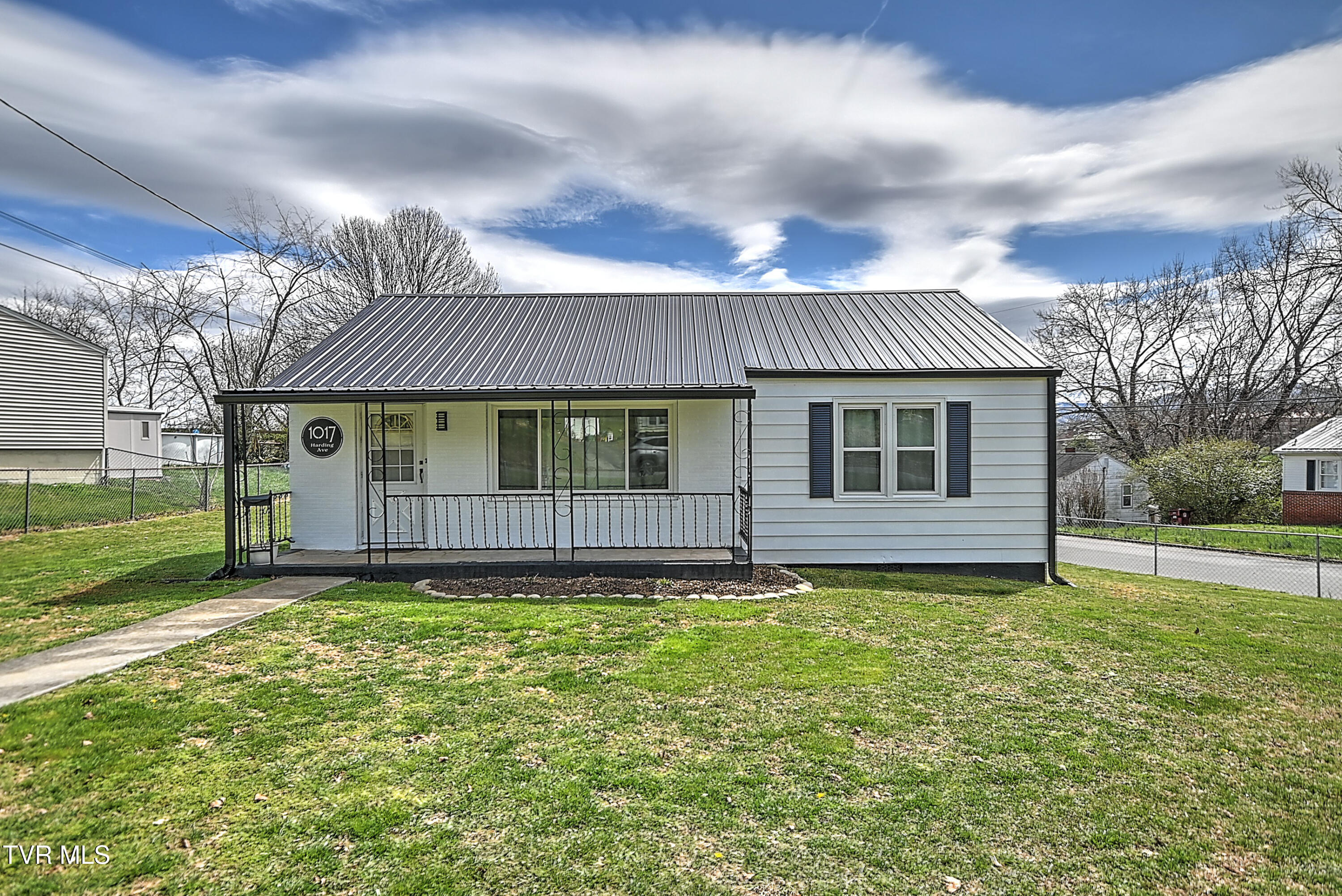 1017 Harding Avenue Johnson City, TN 37604 - Photo 1 of 31 1017 Harding Kw-2
