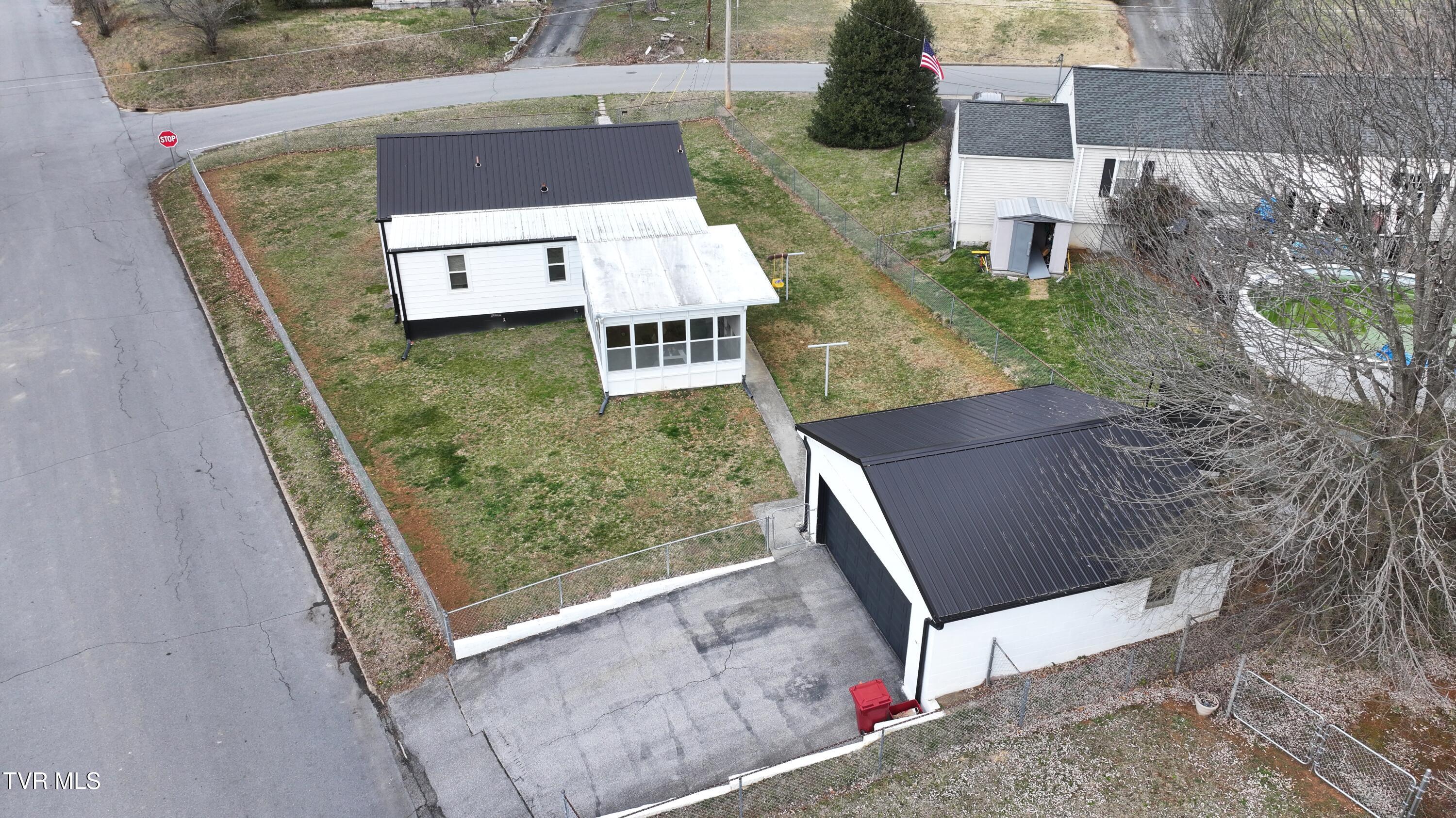 1017 Harding Avenue Johnson City, TN 37604 - Photo 2 of 31 house image 3