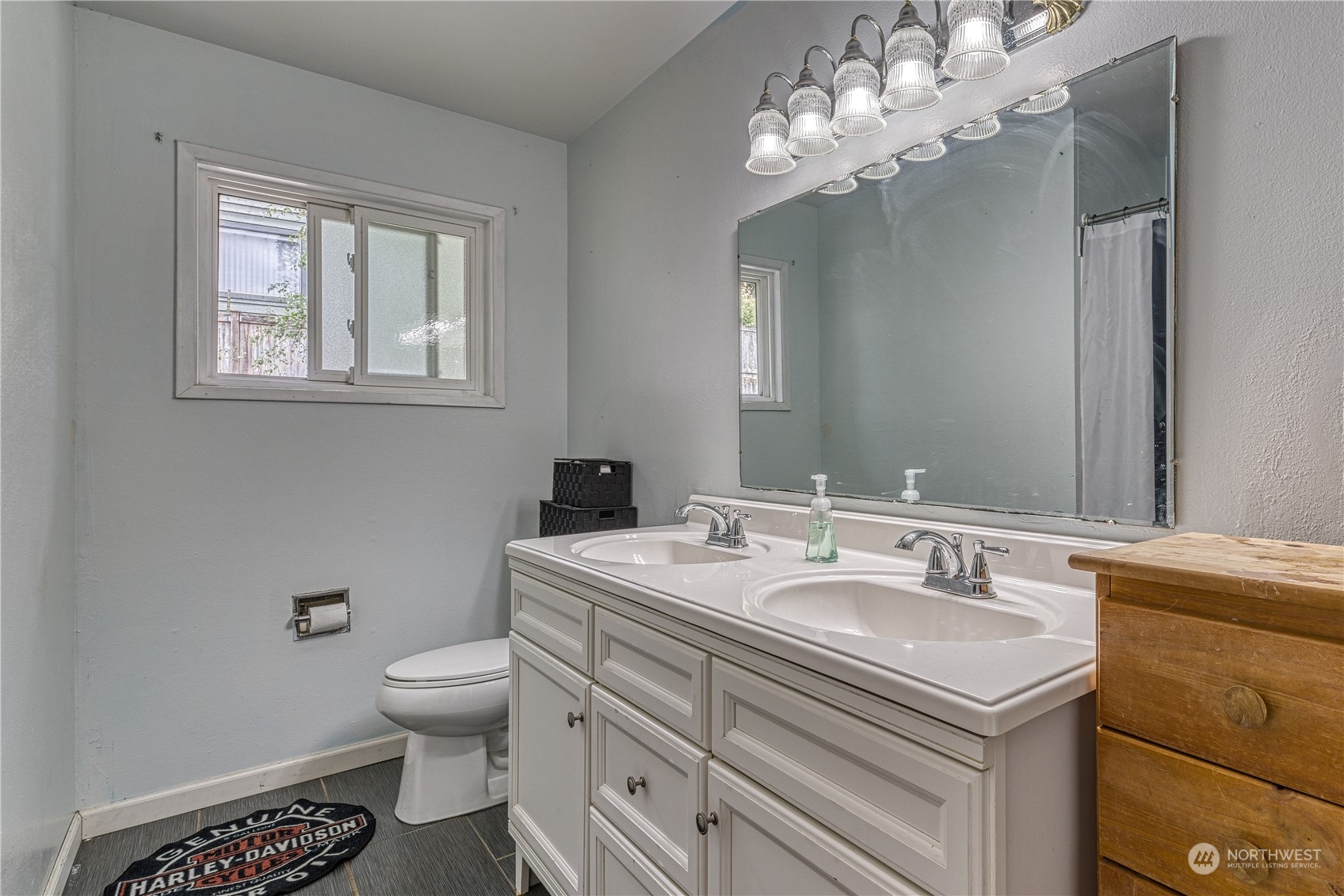 2810 Rozewood Drive Northeast Bremerton, WA 98310 - Photo 13 of 17 Gallery Image 13