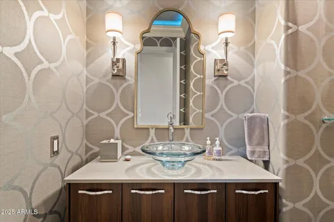 $3,950,000 | 6621 North Arizona Biltmore Circle, Phoenix, AZ 85016