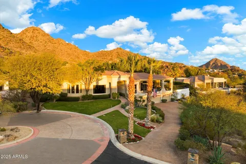a view of a livingroom with furniture window and outside view
