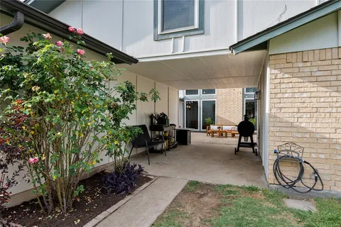 a view of a back yard of the house