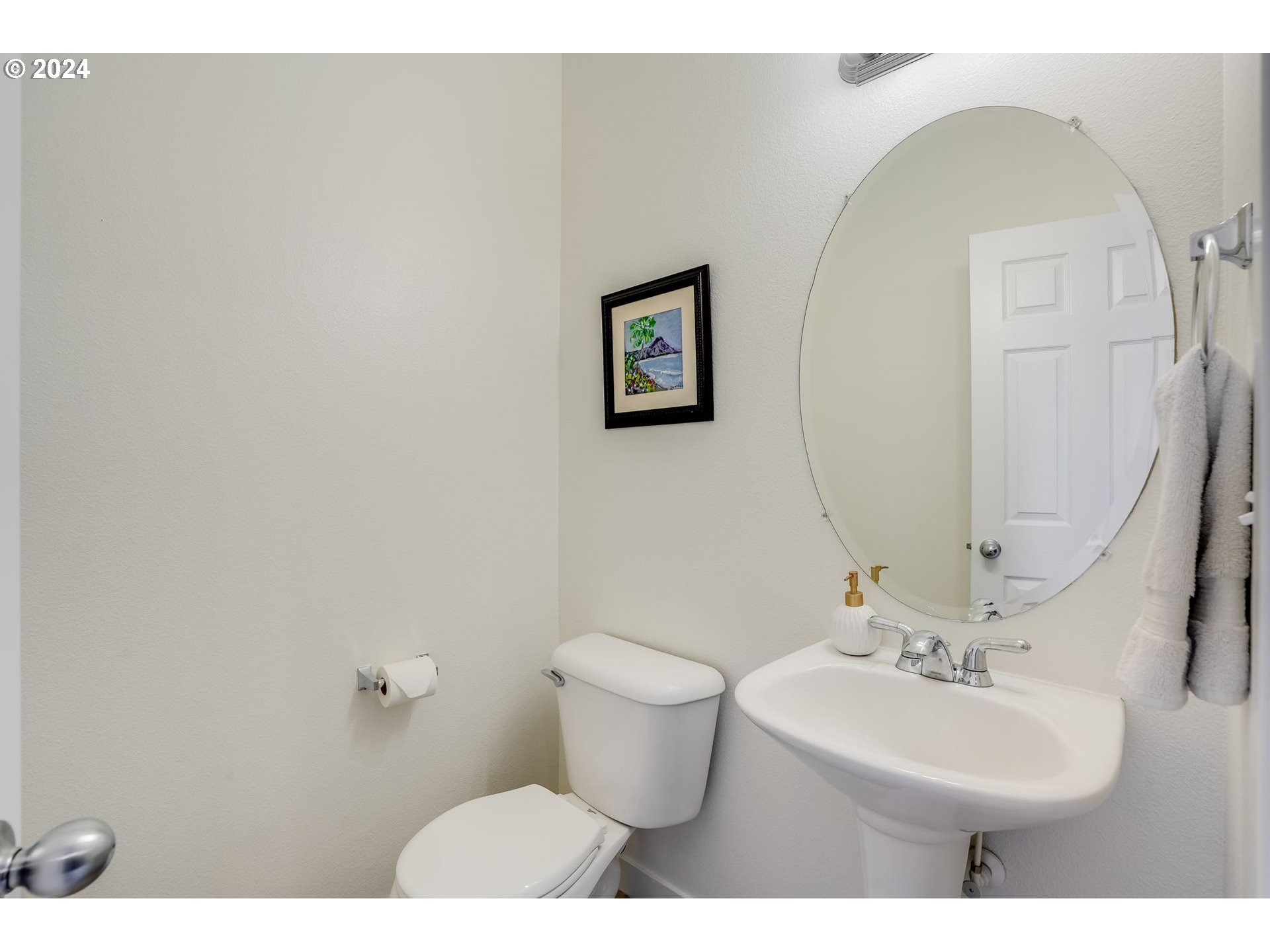 7898 Southwest Pickleweed Lane Portland, OR 97224 - Photo 16 of 36 Bathroom