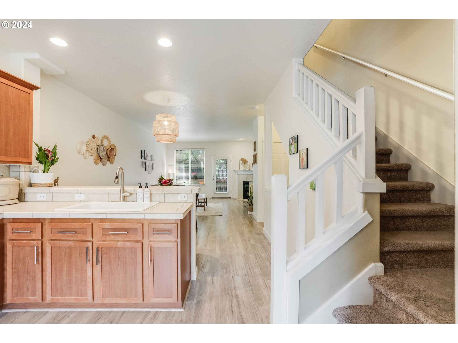 7898 Southwest Pickleweed Lane Portland, OR 97224 - Photo 22 of 36 Kitchen