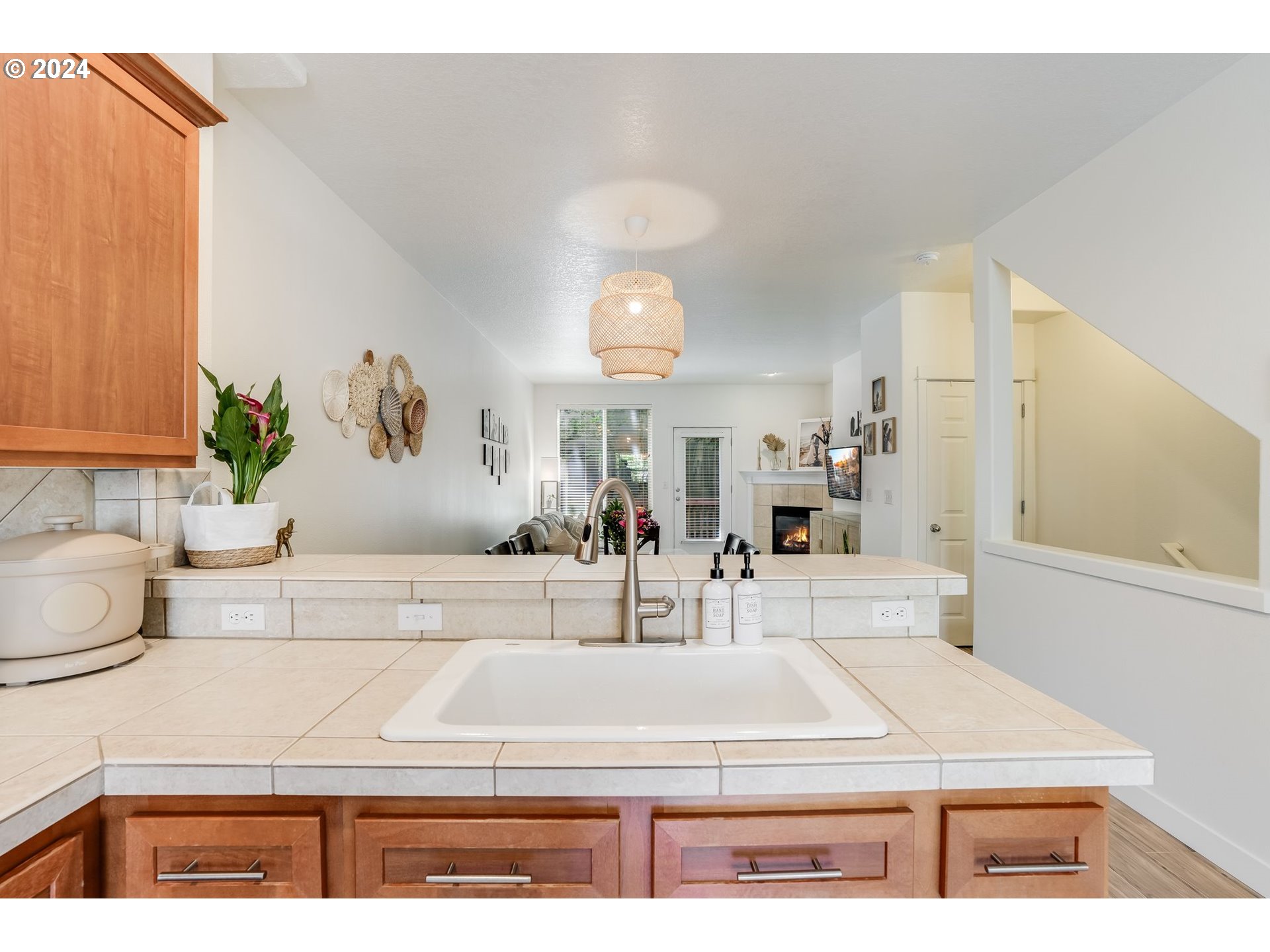 7898 Southwest Pickleweed Lane Portland, OR 97224 - Photo 23 of 36 Kitchen
