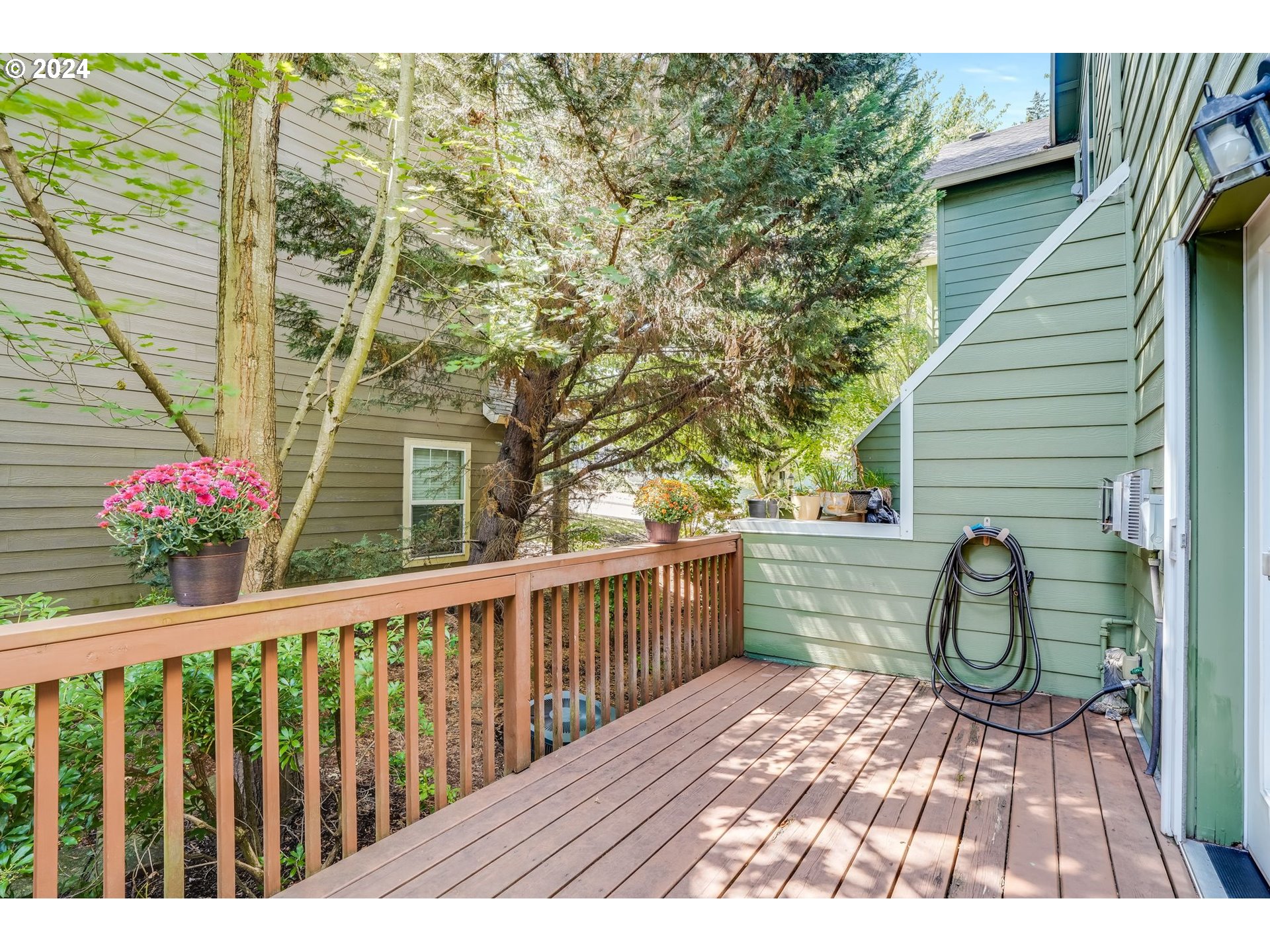 7898 Southwest Pickleweed Lane Portland, OR 97224 - Photo 35 of 36 Deck