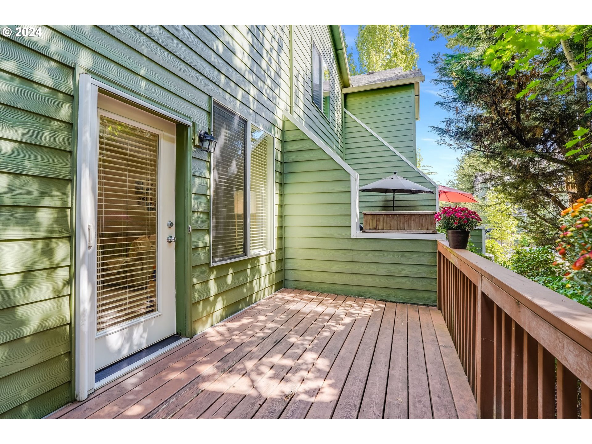 7898 Southwest Pickleweed Lane Portland, OR 97224 - Photo 36 of 36 Deck