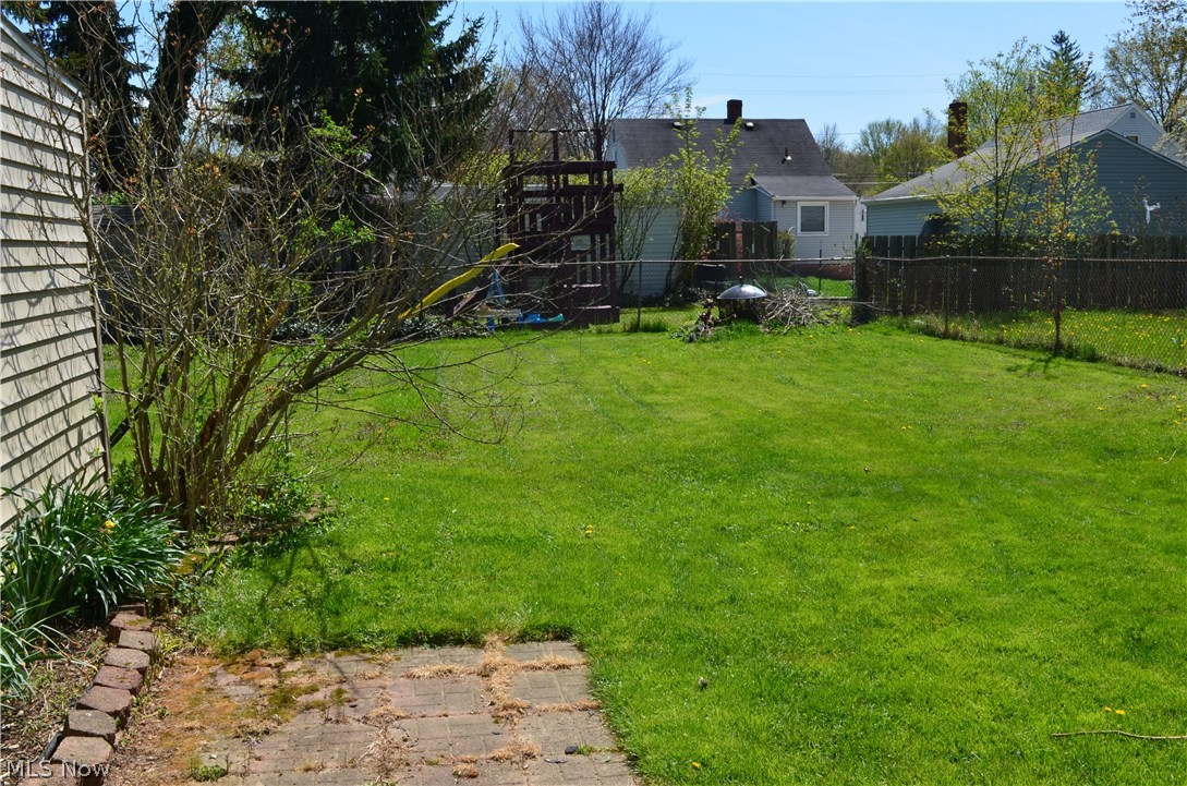 23477 Marion Road North Olmsted, OH 44070 - Photo 15 of 18