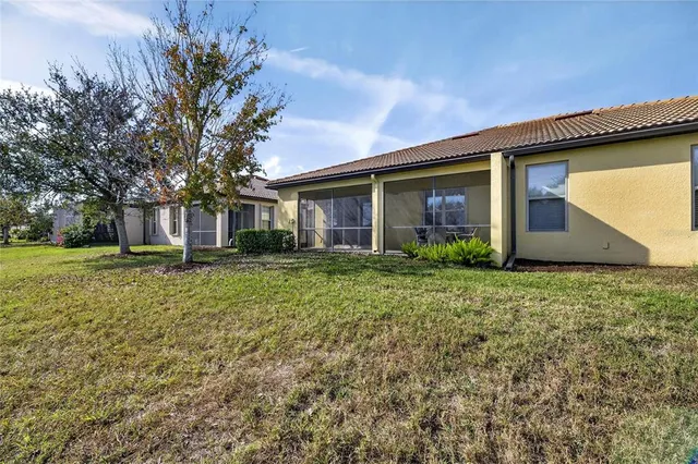 $304,500 | 5415 Sunset Falls Drive, Apollo Beach, FL 33572