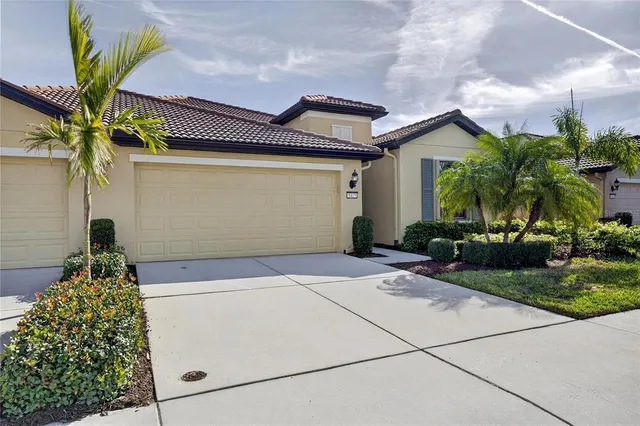 $304,500 | 5415 Sunset Falls Drive, Apollo Beach, FL 33572