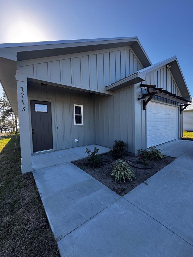 275 Ridgecrest Parkway Eastpoint, FL 32328 - Photo 1 of 29